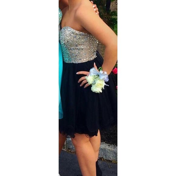 Black Short Puffy Prom Dress Size Small 2015-2016 Pre-owned - Picture 2 of 9